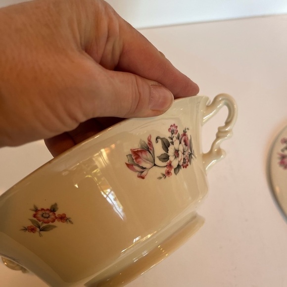 Aberdeen Moss Rose Round Covered Vegetable Dish - Picture 13 of 16